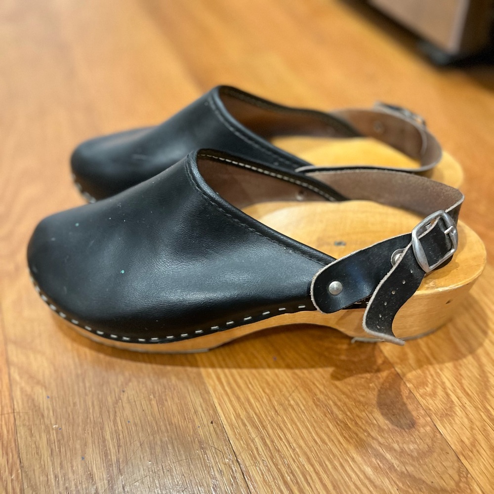 GENUINE LEATHER WOODEN SOLE CLOGS